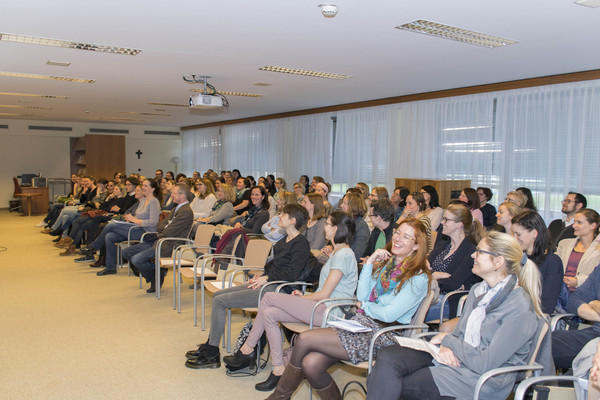 Auditorium (wir nähern uns den 100 TeilnehmerInnen)