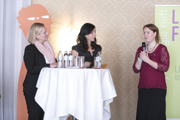 Vizepräsidentin Mag.a Holzgruber und Mag.a Andrea Engleder beim Talk mit Moderatorin Jasmin Dolati von ORF Wien