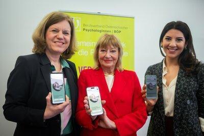 v.l.n.r.: psyhelp Behandlerin Dr.in Doris Malischnig, BÖP-Präsidentin a.o. Univ.-Prof.in Dr.in Beate Wimmer-Puchinger, Operative Leitung psyhelp, Viola Ghavidel, B.A. Foto: Cajetan Perwein