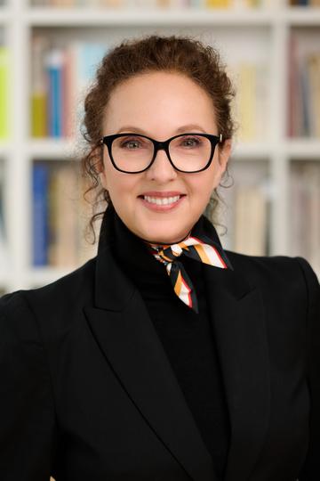 Mag.a Christina M. Beran (Vizepräsidentin, Schriftführerin)