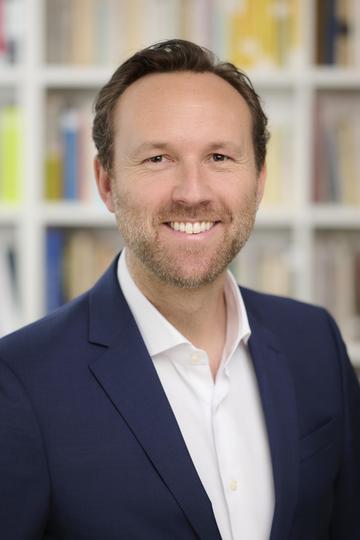 Mag. Georg HAFNER, MA (Vizepräsident, Kassierer)