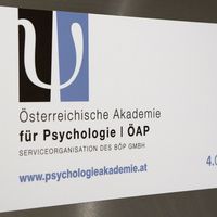 Eingang zur Österreichischen Akademie für Psychologie