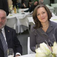 Prof. Dr. Alfred Pritz, Rektor der SFU
Dr. Sigrid Pilz, Wiener Pflege- und PatientInnen-Anwältin