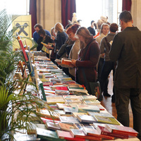 Der Büchertisch von "Bücher uns so" war gut besucht