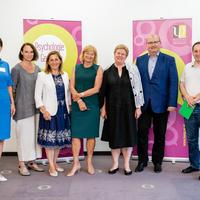 Von links nach rechts: BÖP-Generalsekretärin Mag.a Michaela Langer, Mag.a Natascha Klinser (Leiterin Fachsektion AWO), Mag.a Marianne Hengstberger, MA (Geschäftsführerin des Wiener Sozialdienste Vereins), a.o. Univ.-Prof.in Dr.in Beate Wimmer-Puchinger (BÖP-Präsidentin), Dr.in Susanne Schunder-Tatzber (Präsidentin der Österreichischen Akademie für Arbeitsmedizin und Prävention), Alexander Heider (Leiter Abteilung Sicherheit, Gesundheit und Arbeit der Arbeiterkammer Wien), Moderator Martin Rümmele. 